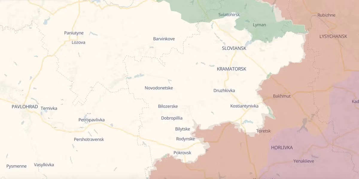 Nhưng câu hỏi đặt ra đó là, nếu quân đội Nga chọn bỏ qua hai thành phố song sinh (Slavyansk và Kramatorsk) và tiến thẳng về phía nam đến Zaporizhia, hoặc về phía tây tới Dnipropetrovsk, thì "phòng tuyến ngày tận thế" của quân đội Ukraine có thể tồn tại được bao lâu? (nguồn ảnh Military Review, Kyiv Post, Liveuamap).