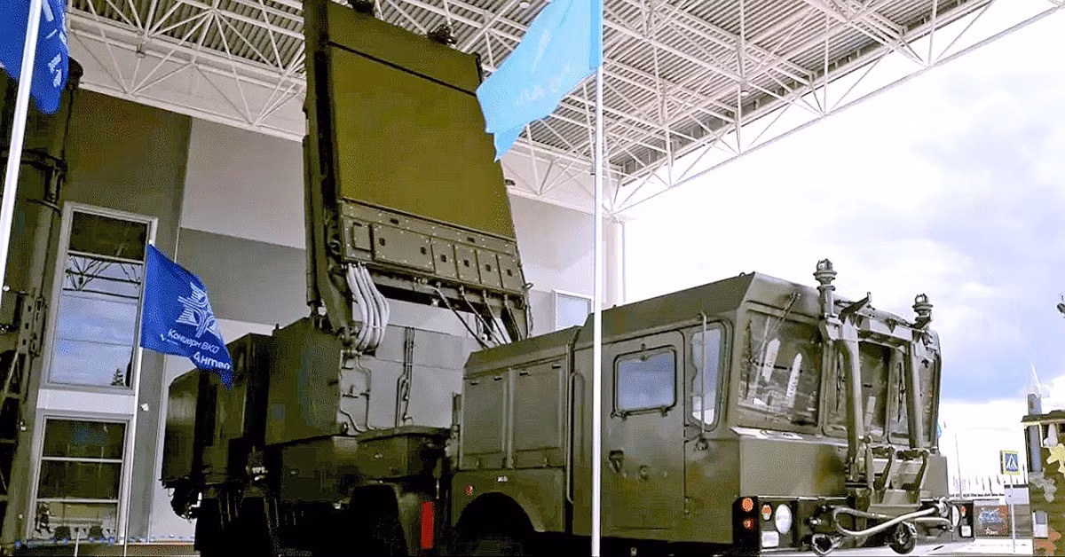 Radar này là thành phần cốt lõi của hệ thống phòng không tầm cao S-500 Prometheus tối tân của Nga, có khả năng dẫn đường và đánh chặn tên lửa đạn đạo và vệ tinh quỹ đạo thấp, đồng thời có thể phối hợp với hệ thống S-400 hiện có của Nga.