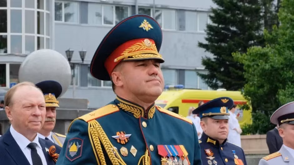 Tổng tư lệnh mặt trận Donbass của quân đội Nga đã được thay thế bởi tướng Valery Solodchuk, Tư lệnh mặt trận Kursk. Một tướng được đánh giá là có năng lực chỉ huy không kém gì tướng Mordvichev, người vừa được Tổng thống Putin bổ nhiệm làm Tư lệnh Lục quân.