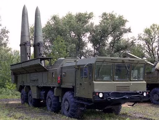 ISW đã trích dẫn nguồn tin từ một viên chức GUR thông qua The Kyiv Independent, cho biết sản lượng tên lửa Iskander-M của Nga đã tăng vọt từ 250 lên 700 đơn vị. Phân tích của Viện Dịch vụ Hoàng gia Anh (RUSI), thông qua nghiên cứu độc lập, xác nhận thông tin trên là chính xác.