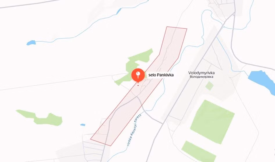 Trong khi đó, quân đội Ukraine (AFU) không chỉ củng cố vị trí mà còn nhanh chóng chiếm được hầu hết làng Pankivka và mở ra một cây cầu chiến lược nối liền với làng Vladimirivka. Cây cầu này giúp AFU có thể nhanh chóng cơ động lực lượng qua sông Kezeny Torets, tạo thế cho một cuộc tấn công gọng kìm.