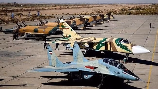 Iran có thể sử dụng máy bay chiến đấu, nhưng với chiến thuật lợi dụng địa hình ẩn nấp, rồi bất ngờ thực hiện phóng tên lửa nhanh và rút nhanh. Tuy nhiên số máy bay có thể xuất kích rất ít, với tỷ lệ thành công thấp và rủi ro tổn thất cao. Nhưng ngay cả khi Iran bắn hạ được một vài máy bay đối phương, điều đó cũng sẽ không ảnh hưởng đến diễn biến của cuộc chiến.