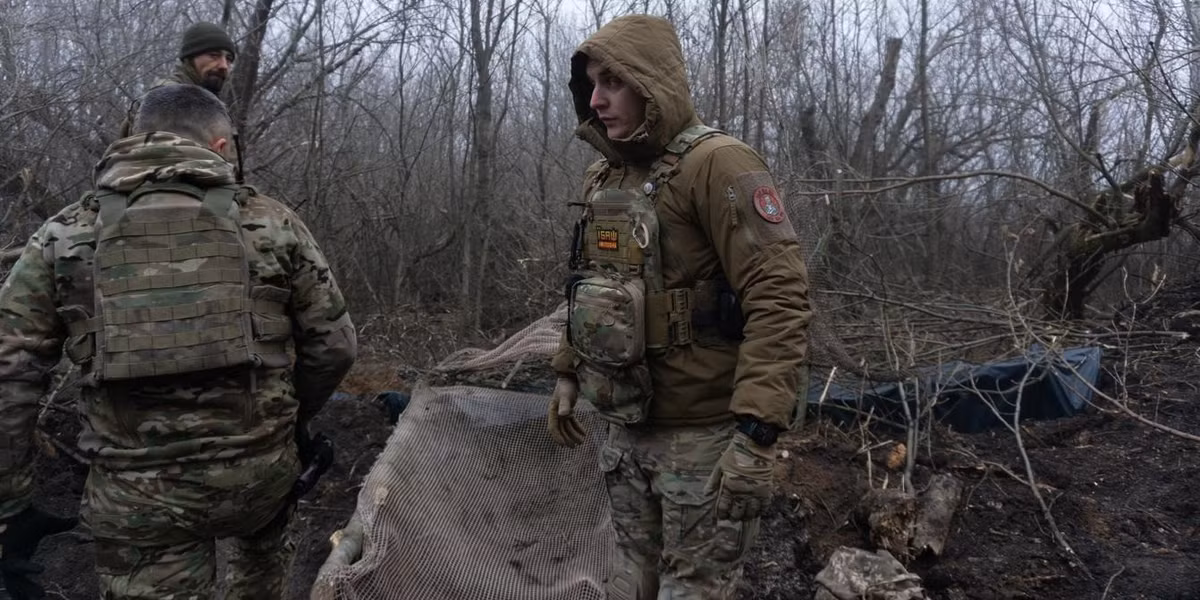 Chính sách sau đó của chính phủ Ukraine về việc miễn truy tố hình sự đối với những người đào ngũ lần đầu và tuyên bố của Bộ trưởng Quốc phòng Ukraine, về việc chuyển từ chế độ nghĩa vụ quân sự bắt buộc sang tình nguyện, là những phản ứng đối với vấn đề này. Tuy nhiên, một giải pháp căn bản đòi hỏi phải cải thiện hỗ trợ cho binh lính, chống tham nhũng trong nội bộ và tăng cường huấn luyện binh sĩ.