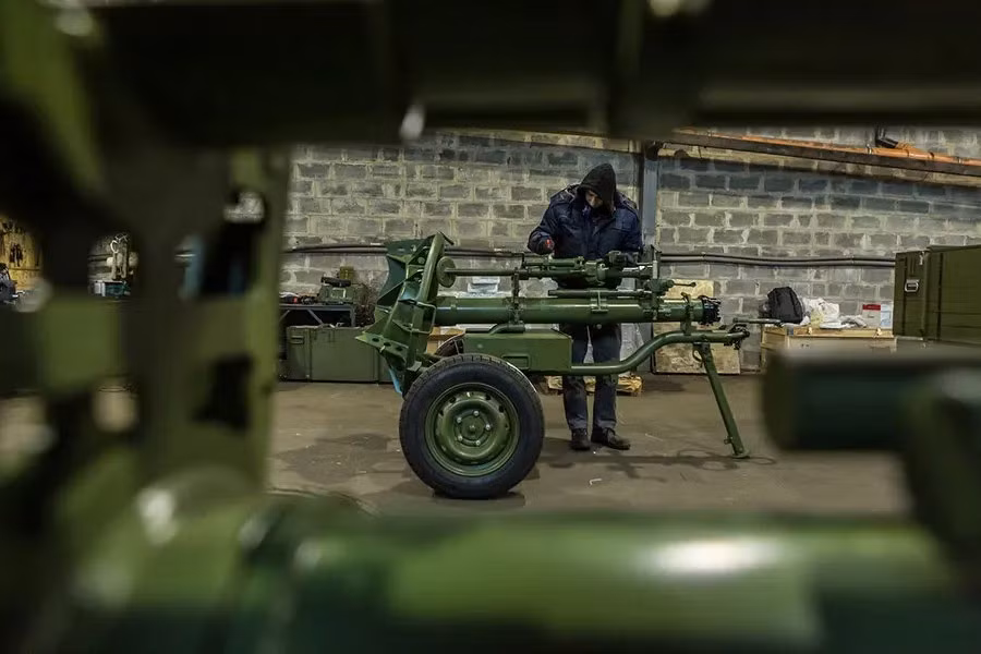 Về tình hình sản xuất vũ khí của Ukraine, Tổng thống Ukraine cho biết thêm, Kiev đang hợp tác chặt chẽ với Đức, Mỹ, Ba Lan, Anh, Pháp, Thụy Điển và Na Uy để sản xuất vũ khí và đạn pháo. Năm nay, năng lực sản xuất máy bay không người lái của Ukraine sẽ được tăng lên 5 triệu chiếc.