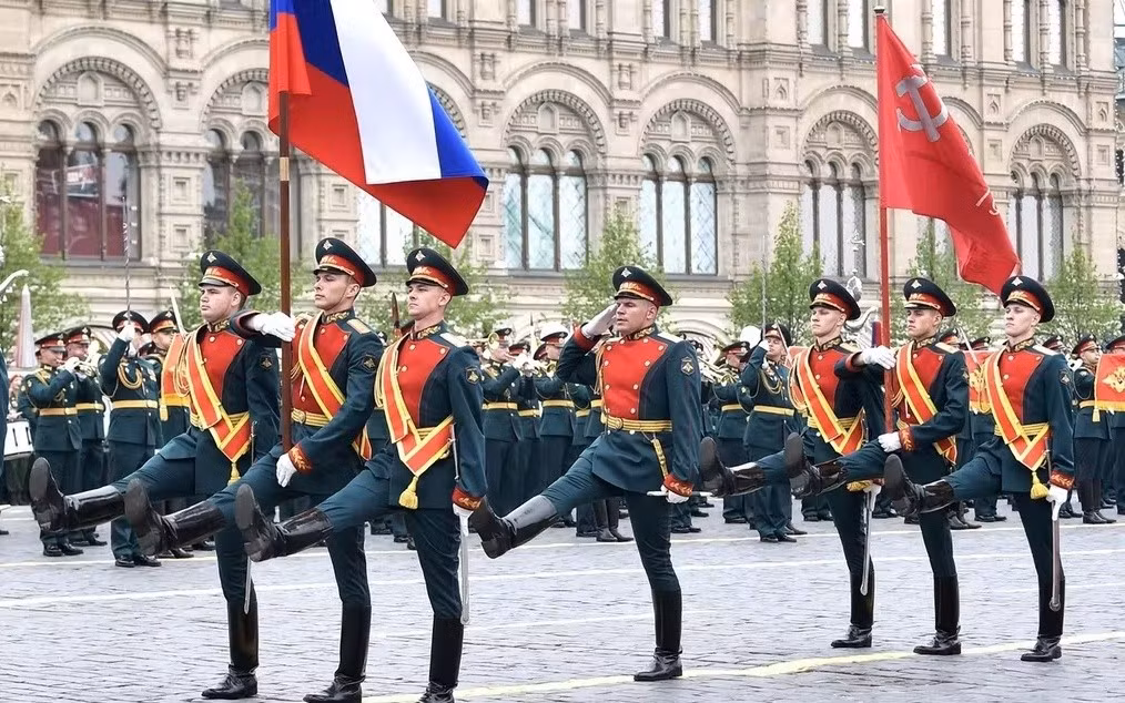 Theo kênh Resident trên mạng xã hội Telegram, vào ngày Lễ Chiến thắng 9/5, thủ đô Moscow có thể phải đối mặt với một tấn công mạnh chưa từng thấy kể từ Thế chiến II. Nguồn tin này cho rằng, Quân đội Ukraine (AFU) cần tấn công gây tiếng vang, để chuyển hướng dư luận khỏi vụ bê bối tham nhũng Mindichgate.