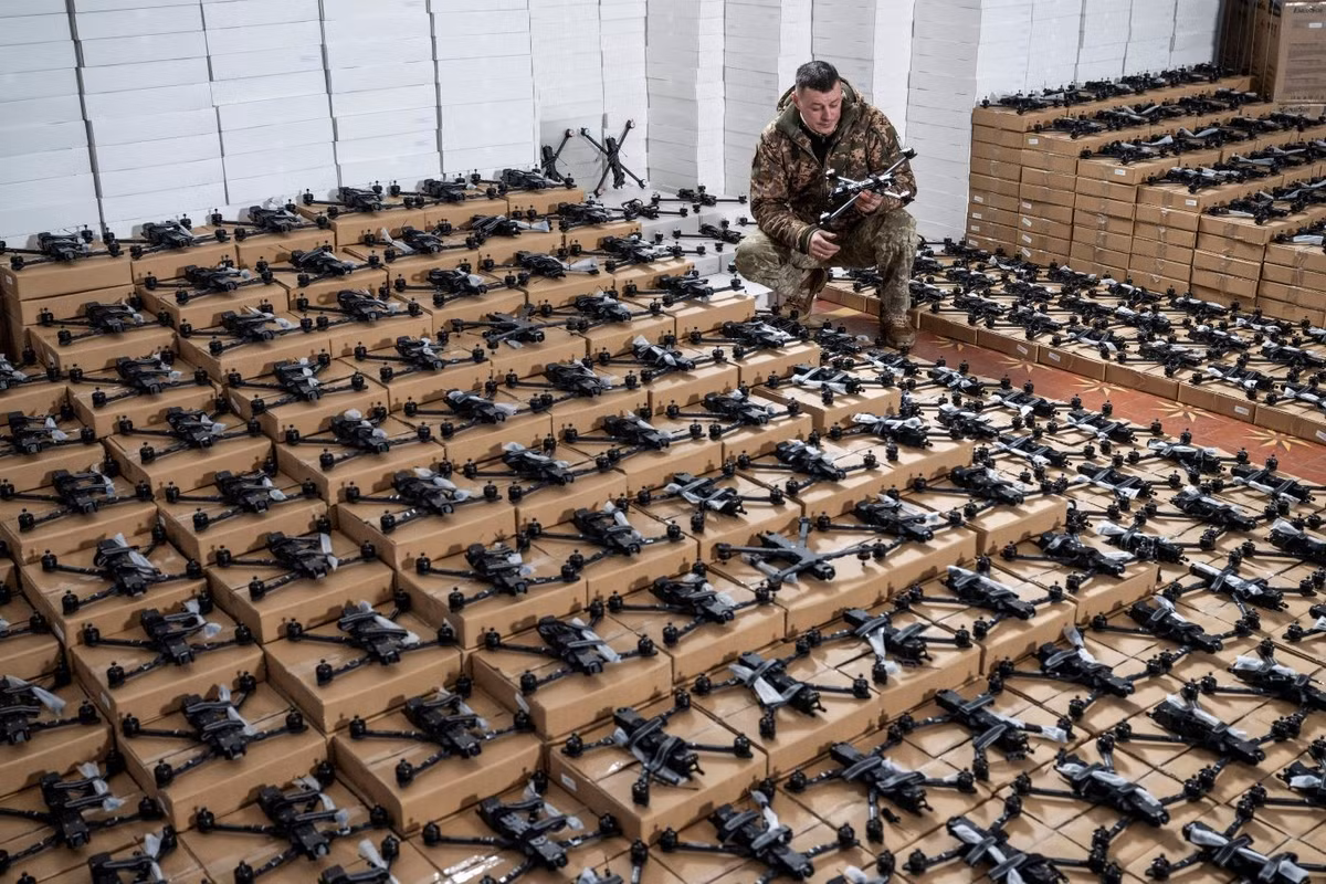 Trung sĩ Yuri thuộc Tiểu đoàn UAV chiến đấu, Lữ đoàn bộ binh cơ giới số 24 AFU, cho biết đến năm 2024, phạm vi tiêu diệt bằng UAV FPV của AFU sẽ tập trung trong khoảng từ 500 đến 2.000 mét, và đến đầu năm 2025, phạm vi này sẽ đạt 5.000 đến 6.000 mét. Hiện tại, phạm vi của nó có thể đạt tới 20 km.