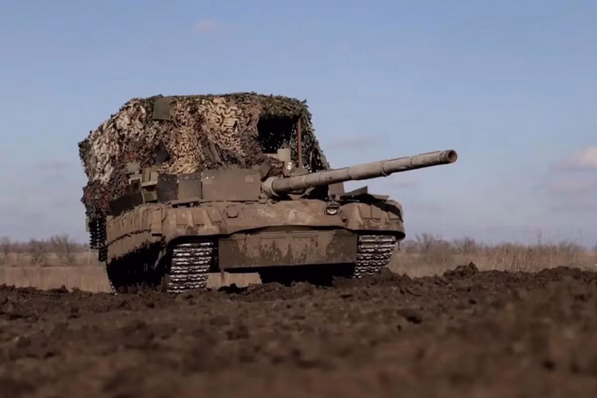 Mặc dù các cánh đồng và làng mạc có thể được Quân đội Ukraine sử dụng để xây dựng công sự, nhưng với địa hình đồi núi và số lượng sông ngòi ít ỏi, lại khiến nơi đây trở nên lý tưởng cho RFAF sử dụng chiến thuật cơ giới hóa trong chiến đấu tiến công.