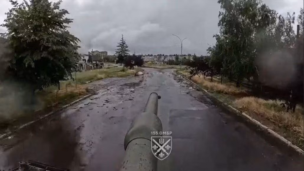 Đối với Quân đội Ukraine, chiến thắng đẫm máu của Quân đoàn Azov 1 có ý nghĩa vô cùng to lớn. Mặc dù phải chịu tổn thất nặng nề với 271 thương vong, họ đã đẩy lùi thành công cuộc tấn công của Nga, ổn định tình hình ở khu vực phía bắc Pokrovsk và bảo vệ tuyến phòng thủ. (nguồn ảnh Military Review, Sina, Ukrinform, Kyiv Post).