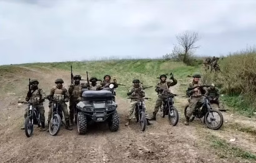 Tướng Mordvichev cũng là người ủng hộ nhiều chiến thuật mới, trong đó chiến thuật sử dụng xe máy cho lực lượng tấn công nhanh của RFAF, và việc sử dụng các nhóm nhỏ, nhanh nhẹn và linh hoạt để tiến công trên nhiều mặt trận và trên nhiều loại mặt trận.