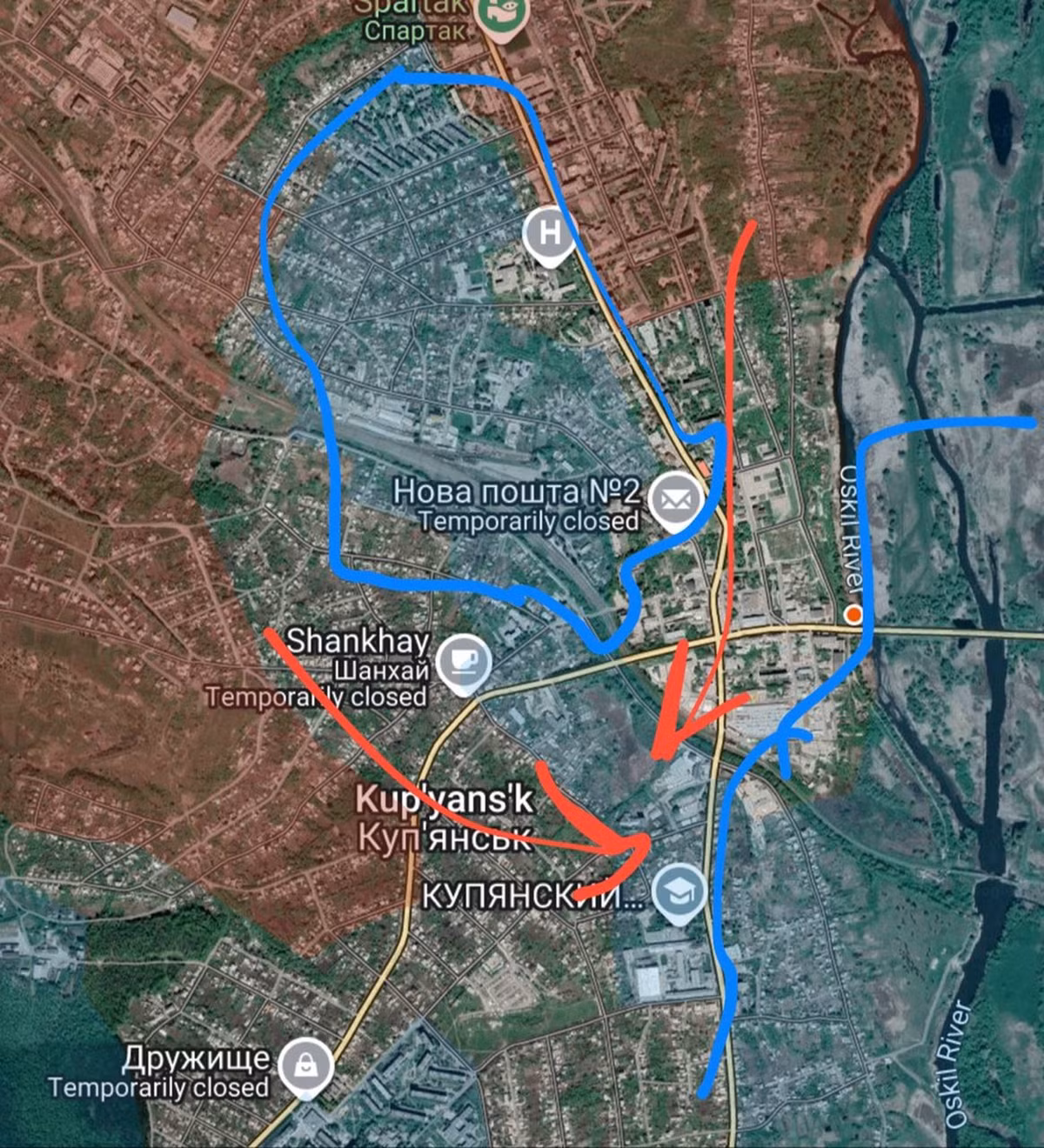 Tiếp đến quân Nga sử dụng UAV FPV, tiêu diệt những vị trí phòng thủ nhỏ lẻ còn sót lại; cuối cùng mới đến từng tốp bộ binh nhỏ, được trang bị hỏa lực mạnh, kiểm soát từng tòa nhà riêng lẻ. Hiện tại, quân Nga đã kiểm soát được trung tâm thành phố và trường Cao đẳng Vận tải, buộc quân Ukraine phải rút về khu vực biệt thự ở bờ tây sông.
