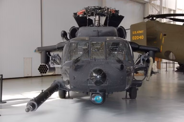 Đó là các trực thăng MH-60M Black Hawk Direct Action Penetrator (DAP) được nâng cấp, trang bị radar AN/APQ-187 Silent Knight (SKR) ở mũi và tháp cảm biến AN/ZSQ-2, chứa camera quang điện và hồng ngoại, cũng như máy đo khoảng cách laser. Nhờ đó, trực thăng có thể bay ở độ cao cực thấp, thậm chí cả ban đêm, trên địa hình phức tạp.