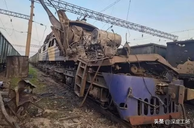 Để cắt đứt hệ thống đường sắt Ukraine càng nhanh càng tốt và cắt đứt tuyến tiếp vận của AFU, RFAF đã phát động một cuộc tấn công ồ ạt với cường độ cao vào hệ thống đường sắt Ukraine. Cuộc tấn công này bao gồm các cuộc tấn công vào các đoàn tàu đang hoạt động, nhà ga, cơ sở phụ trợ đường sắt và hệ thống cung cấp điện đường sắt.