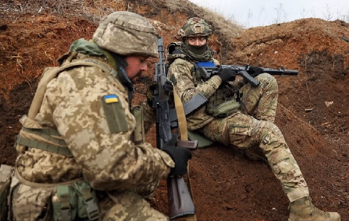 Để đạt được mục tiêu này, quân đội Ukraine (AFU) đã triển khai lực lượng tinh nhuệ nhất đến khu vực Pokrovsk. Theo Viện nghiên cứu chiến tranh Mỹ (ISW), toàn bộ thành phố đã được biến thành một pháo đài quân sự, và AFU thậm chí đã phát động một cuộc phản công, ngăn chặn thành công bước tiến của Nga.