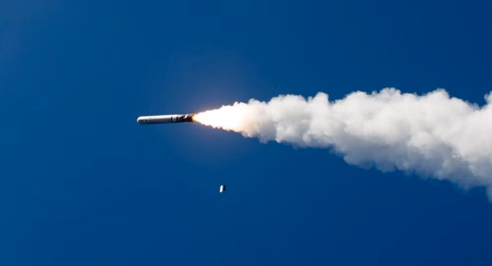 Trong khi đó, có khả năng Hà Lan sẽ mua tên lửa Tomahawk cho Ukraine. Vào tháng 4 năm nay, Mỹ và Hà Lan đã ký một thỏa thuận cung cấp cho Amsterdam 175 tên lửa này với giá 2,19 tỷ USD. Theo truyền thông phương Tây, chính phủ Hà Lan tuyên bố sẽ mua tên lửa Tomahawk Block IV/V để lắp đặt trên các khinh hạm và tàu ngầm của mình.