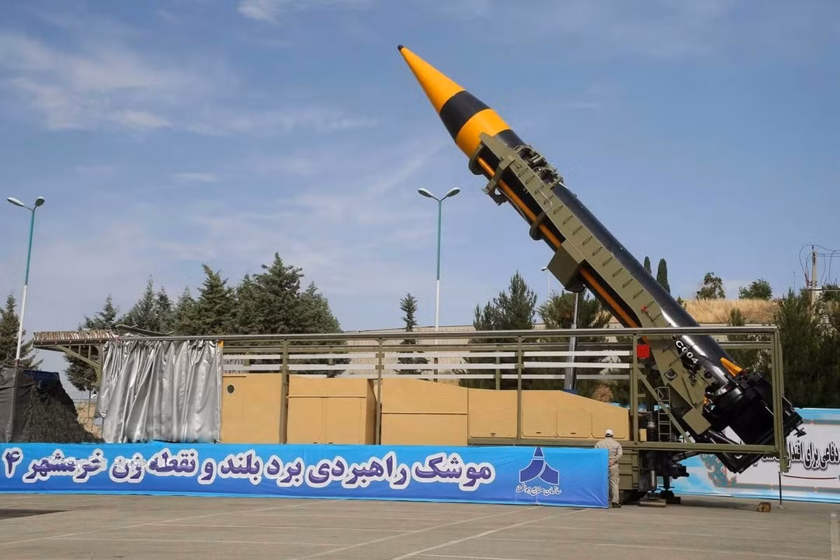 Iran không hề ngồi yên để chịu đòn, khi họ đang sản xuất nhiều hơn trong khi vẫn chiến đấu. Trong thời bình, Iran có thể sản xuất từ ​​150 đến 200 tên lửa mỗi tháng, nhưng tình hình hoàn toàn khác, khi chiến tranh bắt đầu.