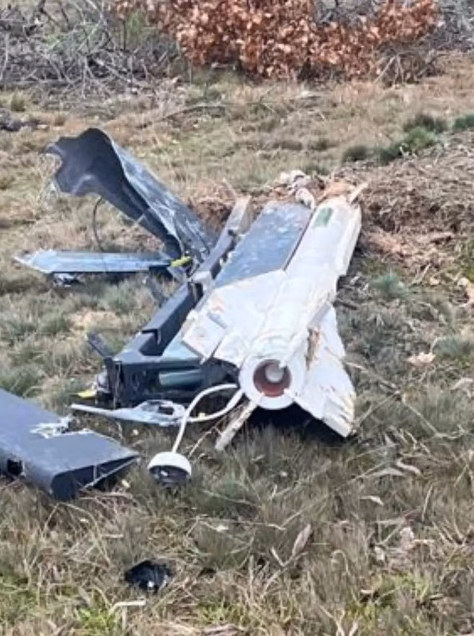 Tuy nhiên, khi F-16 hay Mirage sử dụng pháo hàng không tấn công mục tiêu trên không, tầm bắn hiệu quả chỉ từ 300 đến 500 mét (cận chiến); như vậy khi tiếp cận gần UAV của Nga, nếu chiếc UAV đó mang tên lửa R-60, đó sẽ là mối đe dọa nguy hiểm với chiến đấu cơ của Ukraine; chuyên gia từ Fighterbomber nhận định.