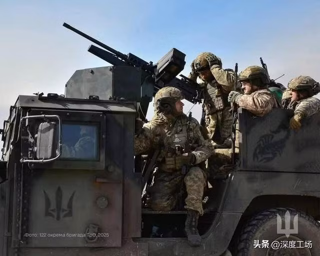 Bởi vì tỉnh Sumy là cửa ngõ bảo vệ Kiev và tầm quan trọng chiến lược của nó lớn hơn nhiều, so với các ngôi làng xung quanh thành phố Pokrovsk trên mặt trận Donbass. Khi AFU tăng cường quân số đáng kể ở Kharkov và Sumy, một lỗ hổng lớn sẽ xuất hiện ở khu vực Donbass, khi quân số giảm đi.