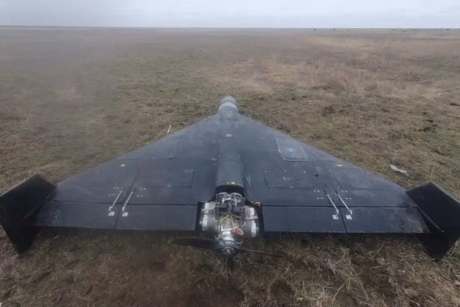 Thứ hai là gián đoạn nguồn cung: UAV tự sát tầm xa Geran-2 của Nga tiếp tục tấn công các đoàn xe hậu cần và xe bọc thép chở quân do Latvia gửi đến, đã bị phá hủy trước khi đến nơi;