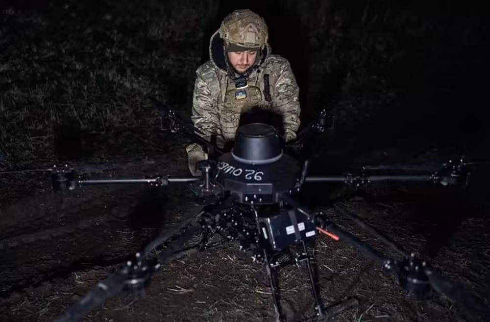 Nếu trước đây, một số UAV hạng nặng Baba Yagas đã thực hiện 100 phi vụ/ ngày, thì giờ đây 10-15 phi vụ theo hướng này đã là thành công. Đôi khi UAV Baba Yagas thậm chí còn không cất cánh được, khi chúng bị bắn hạ bởi UAV FPV ngay tại chỗ trước khi cất cánh hoặc ngay sau khi cất cánh", hết lời dẫn.