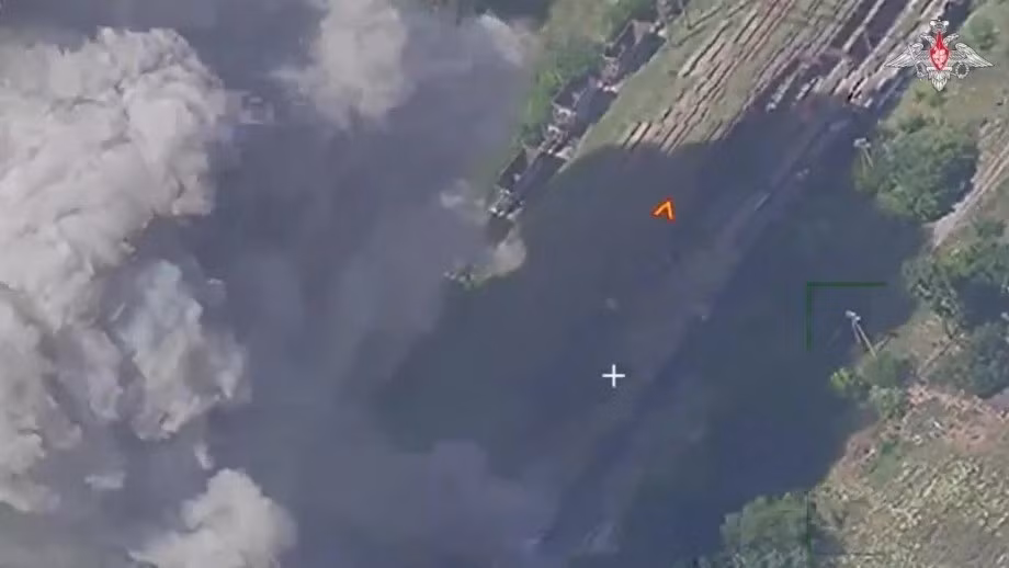 Theo truyền thông Nga đưa tin, một đoàn tàu chở tên lửa và đạn pháo của NATO cho Ukraine đã bị tên lửa Nga bắn trúng, gây ra một vụ nổ lớn. Tất cả nhân viên phương Tây và lính biên phòng Ukraine không kịp thoát thân, đều thiệt mạng.