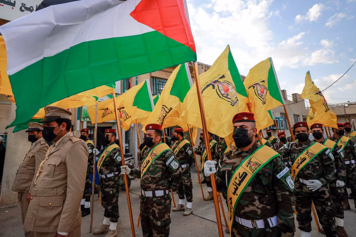Điều đáng lo ngại hơn nữa là Israel dù đã đánh bại Hamas ở Dải Gaza và Hezbollah ở Lebanon. Mặc dù "trục kháng chiến" do Iran lãnh đạo đã bị tổn thương, nhưng lực lượng này thực sự chỉ “rã”, chứ chưa “tan” hoàn toàn. Nếu Lữ đoàn Hezbollah thực sự chặn eo biển Hormuz, ngay cả khi Mỹ phái tàu sân bay đến để rà phá bom mìn, cũng phải mất vài ngày. Ai sẽ gánh chịu tổn thất kinh tế toàn cầu trong những ngày này?