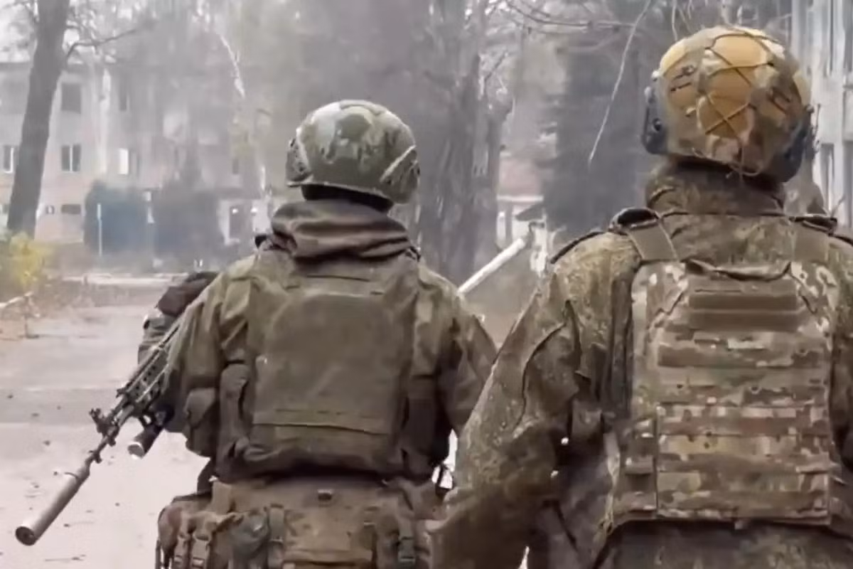 Làng Mais'ke nằm ở phía tây bắc của Chasov Yar, khu vực đã được Nga kiểm soát trước đó. Ngôi làng này cũng nằm ở đầu phía tây bắc, của “Cao nguyên Chasov Yar”. Do đó, có thể kết luận rằng Quân đội Ukraine (AFU) tại đây đã mất tất cả các điểm cao chính, trong khu vực lân cận với ngôi làng.