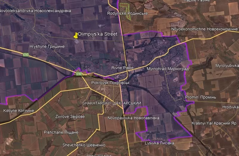 Theo kênh AMK Mapping, ở phía nam Pokrovsk, RFAF chiếm giữ các vị trí mới trong khu vực nhà dân ở làng Sobachevka, phát triển về phía nội đô 1,5km. Trong khi RFAF tiếp tục tiến vào trung tâm thành phố, chủ yếu phát triển về phía nam tuyến đường sắt.