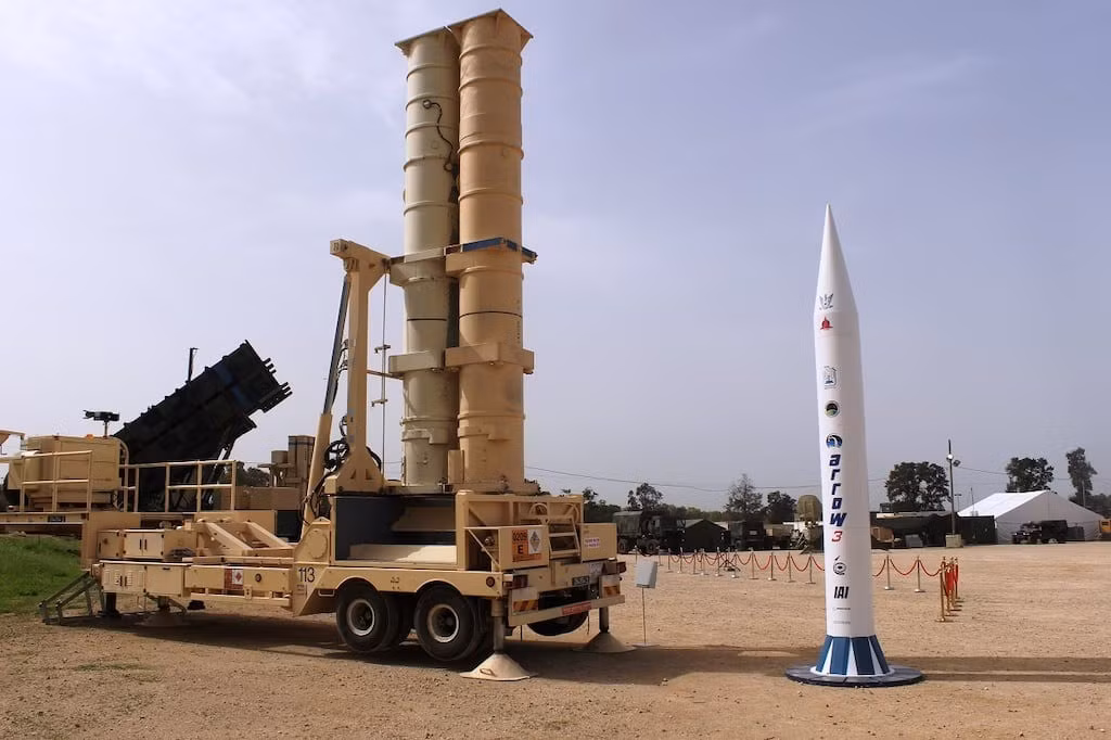 Một tên lửa đánh chặn Arrow-3 của Israel, có giá từ 3 đến 5 triệu USD/quả, và một tên lửa đánh chặn THAAD có giá lên tới 13 triệu USD. Iran có thể sản xuất hơn 100 tên lửa mỗi tháng; nhưng Israel đơn giản là không thể duy trì kiểu "đạn bắn ruồi" này, với chi phí cao như vậy.