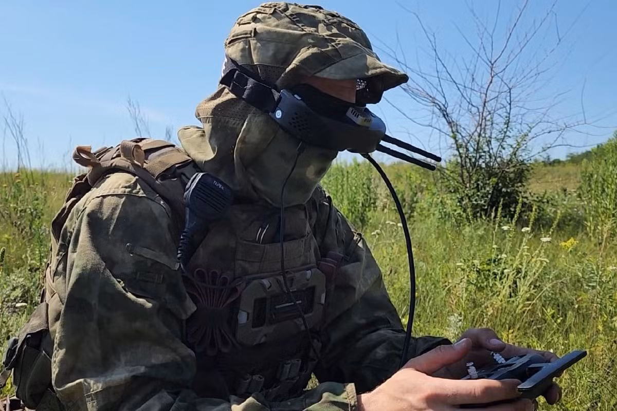 Điều đáng chú ý là cả lực lượng vũ trang Ukraine và các chuyên gia quân sự của chính quyền Kiev hiện đang bày tỏ quan điểm tương tự. Họ lưu ý rằng Lữ đoàn Rubicon của Nga sử dụng các công nghệ tiên tiến nhất và các chiến thuật hiệu quả nhất để triển khai UAV trên chiến trường.