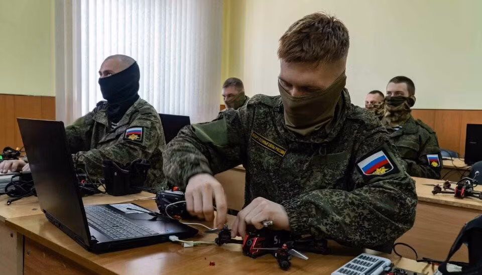 Theo các chuyên gia Ukraine, Lữ đoàn Rubicon của Nga có khoảng 5.000 quân và nguồn tài chính lớn. Nhiệm vụ của họ là phá vỡ hậu cần của Ukraine, loại bỏ các đội chỉ huy UAV của Ukraine và huấn luyện các đơn vị Nga khác. Nhờ đó, Rubicon có thể gây áp lực lên Ukraine suốt 24/7 và đang tập trung ngăn các nguồn tiếp tế chảy vào Pokrovsk.