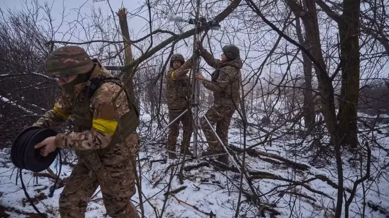 Để đạt được mục tiêu này, quân Ukraine đã triển khai các nhóm tấn công từ các Lữ đoàn xung kích độc lập số 425 và 225. Tổng cộng có năm cuộc phản công được ghi nhận, nhưng tất cả đều bị đẩy lùi. Tổn thất của quân Ukraine ước tính lên tới một đại đội và ba xe chiến đấu bọc thép.
