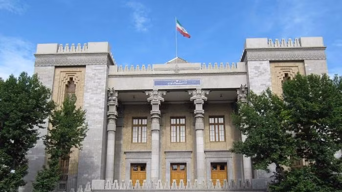 Theo chuyên gia Trita Parsi, giới lãnh đạo Israel dự đoán rằng, Iran sẽ mất khả năng chống cự, sau khi giới lãnh đạo quân sự cấp cao bị loại bỏ ngay trong giờ đầu của cuộc chiến, nhưng điều này đã không xảy ra. Tất nhiên, trong những khoảnh khắc đầu tiên sau khi bắt đầu các cuộc không kích, Israel đã cố gắng gây ra một số hỗn loạn ở Iran.