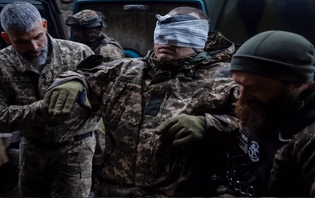 Trong khi đó, RFAF đang có thời cơ phát huy hỏa lực, tiêu diệt quân Ukraine ở ngoài công sự, đang tấn công các vị trí phòng ngự của quân Nga. Chiến dịch phản công ở phía bắc Pokrovsk của AFU nhằm cắt đứt tuyến phòng thủ của Nga, đã khiến họ chịu khoảng 8-10 nghìn thương vong.