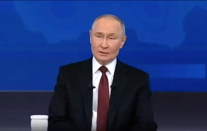 Nhưng có lẽ sức ép của Tổng thống Trump lên ông Putin không đủ sức nặng để Moskva tuyên bố ngừng bắn 1 tháng theo đề nghị của ông Zelensky. Có lẽ tuyên bố quan trọng nhất của Tổng thống Nga là việc Moskva “sẵn sàng đàm phán lệnh ngừng bắn”, với điều kiện là nguyên nhân gốc rễ của cuộc xung đột phải được loại bỏ.