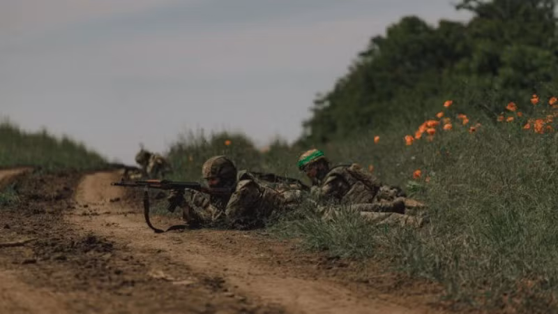 Gần đây, để chống lại cuộc tấn công của Nga ở Donbass, Kiev đã triển khai Lữ đoàn xung kích đường không số 95 tinh nhuệ của AFU, từ mặt trận Tỉnh Sumy đến mặt trận Pokrovsk ở khu vực Donbass, cố gắng ngăn chặn cuộc tấn công của 160.000 quân Nga.