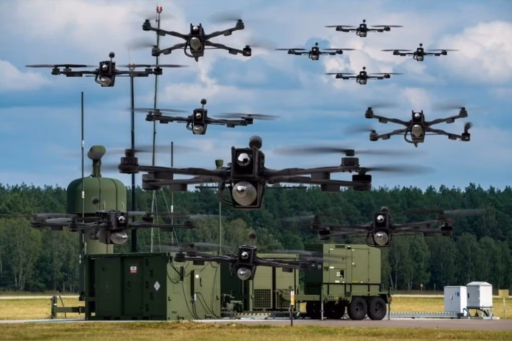 Máy bay không người lái (UAV) của Nga, hệ thống robot chiến đấu không người lái, đang trải qua sự phát triển bùng nổ. Chúng đã phát triển từ các cuộc tấn công bằng UAV đơn lẻ truyền thống, sang chiến tranh thông minh có hệ thống với "tầm nhìn toàn diện".