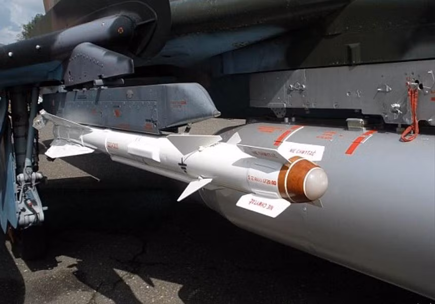 Như vậy, một tên lửa không đối không loại nhỏ như R-60, có thể được lắp trên UAV Gerans, điều đó hoàn toàn khả thi về mặt kỹ thuật. Tại chiến trường Ukraine, mục tiêu của tên lửa R-60 có thể bao gồm cả chiến đấu cơ F-16 và Mirage. Nhất là trong bối cảnh Quân đội Ukraine gầy đây, đã thường xuyên sử dụng những chiến đấu cơ này, để đánh chặn loại UAV Gerans của Nga.