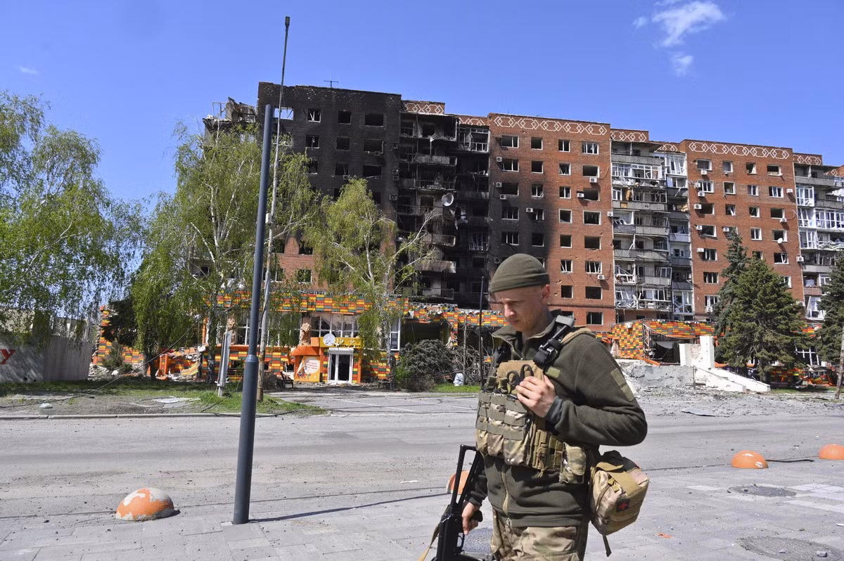 Do thiếu quân, phía quân đội Ukraine (AFU) đã phải điều cả lực lượng cảnh sát vũ trang đến bảo vệ phòng tuyến. Tình hình chiến trường rất bấp bênh đối với AFU. Kênh Deep State cho biết, quân đội Nga (RFAF), đang chuẩn bị một "bước đột phá quyết định" ở khu vực Pokrovsk.