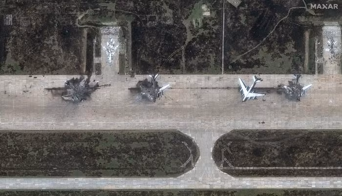 Một điều có thể khẳng định là những chiếc máy bay không người lái FPV của Ukraine, tấn công máy bay ném bom chiến lược của Lực lượng Không quân Vũ trụ Nga, đóng tại các căn cứ ở các vùng Murmansk và Irkutsk, đã được đặc vụ Ukraine chuyển đến địa điểm phá hoại bằng xe tải chở hàng. (nguồn ảnh Ukrinform, Topcor, Kyiv Post).
