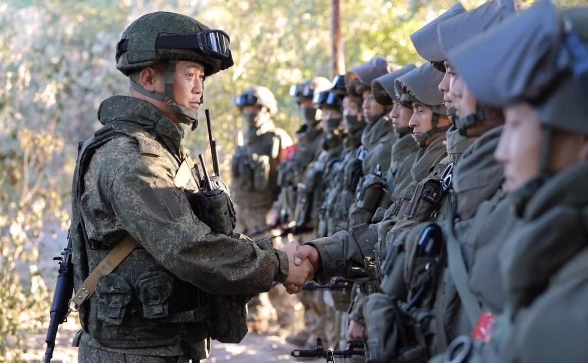 Tướng Budanov cho biết, hiện tại, các binh sĩ Triều Tiên không tham gia vào các hoạt động quân sự công khai. Có khoảng 8.500 quân thuộc các Lữ đoàn Đặc nhiệm 91, 92, 93 và 94 của Quân đội Triều Tiên, nhưng tất cả đều đóng trên lãnh thổ Nga.