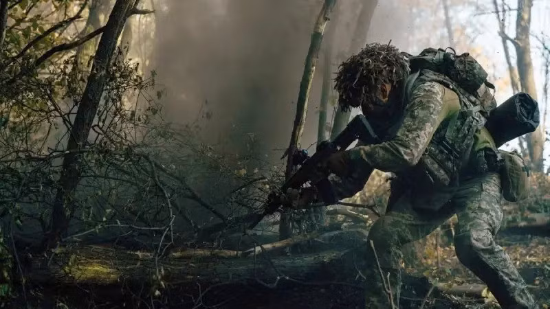 Trang Military Review cho biết, RFAF đã tiêu diệt một số nhóm đổ bộ, trong khi số còn lại bị mắc kẹt trong khu công nghiệp phía tây bắc thành phố, dọc theo tuyến đường tiếp tế cho đồn trú địa phương. Họ đang trở thành mục tiêu bị săn lùng.