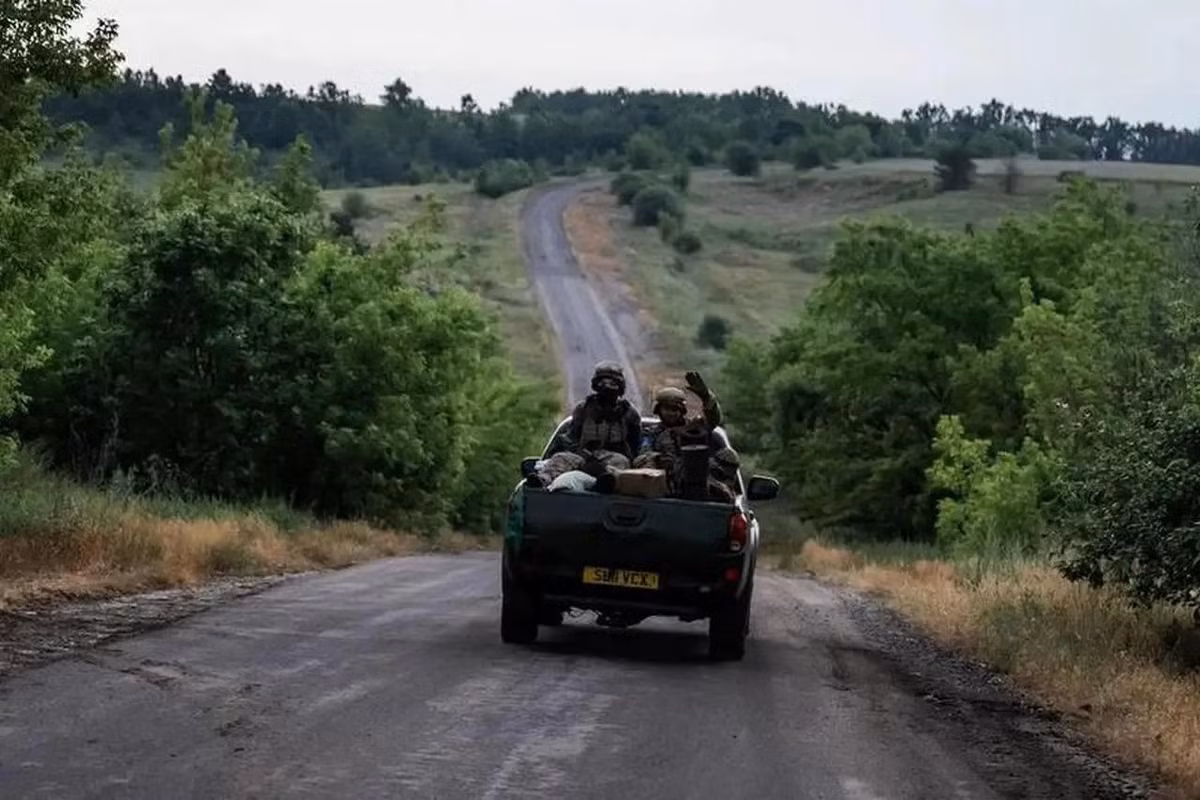 Chỉ huy Lữ đoàn 57 Ukraine thừa nhận trong báo cáo chiến đấu: "Quân Nga đã kết hợp hỏa lực và chiến tranh tâm lý để hoàn toàn phá vỡ hệ thống phòng thủ của chúng tôi". Chưa hết, Lữ đoàn 57 còn bị Kiev cắt đứt nguồn cung cấp hậu cần và không được rút về để thay thế, chỉ vì chỉ huy lữ đoàn là người ủng hộ cựu Tổng thống Ukraine Poroshenko.