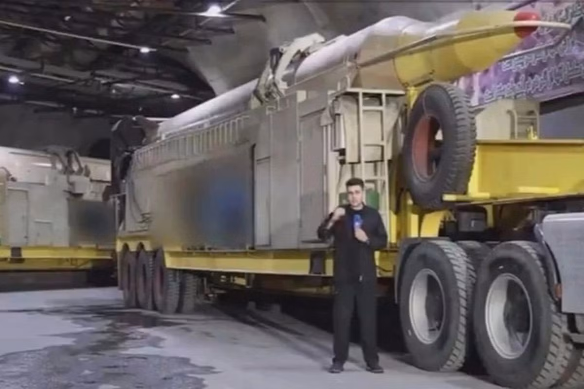 Theo nhà phân tích quân sự Iran Tal Inbar, "địa hình hiểm trở của Iran, khiến họ không cần quan tâm có bao nhiêu máy bay ném bom của Mỹ và Israel bay phía trên và không quan tâm có bao nhiêu đường hầm bị chặn. Địa chất và địa hình của Iran là lợi thế quốc phòng".