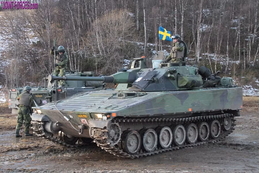 Tờ Interia có những phân tích gây hoang mang cho khối NATO: "Bằng chứng đầu tiên là Moscow đã sao chép những công nghệ từ chiếc CV90 bị bắt giữ, để cải thiện hệ thống phòng không cơ động mới nhất của họ. Đây là tin rất xấu, không chỉ đối với Thụy Điển mà còn đối với toàn bộ NATO".