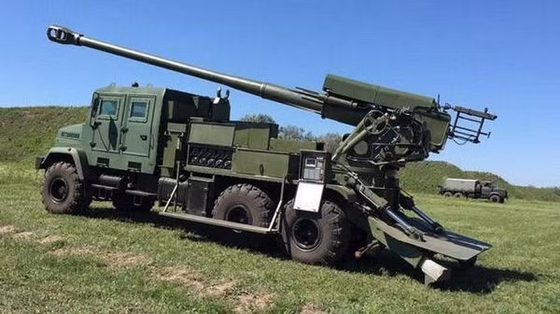 Theo quảng cáo của quân đội Ukraine, khả năng sống sót của pháo Bogdana cũng rất ấn tượng, khi một trong các tổ hợp đã chịu được đòn tấn công của 5 UAV FPV Nga, khi chúng đánh vào cabin bọc thép; ngoài ra khung gầm còn có khả năng chịu được một vụ nổ của mìn chống tăng lên tới 10 kg.
