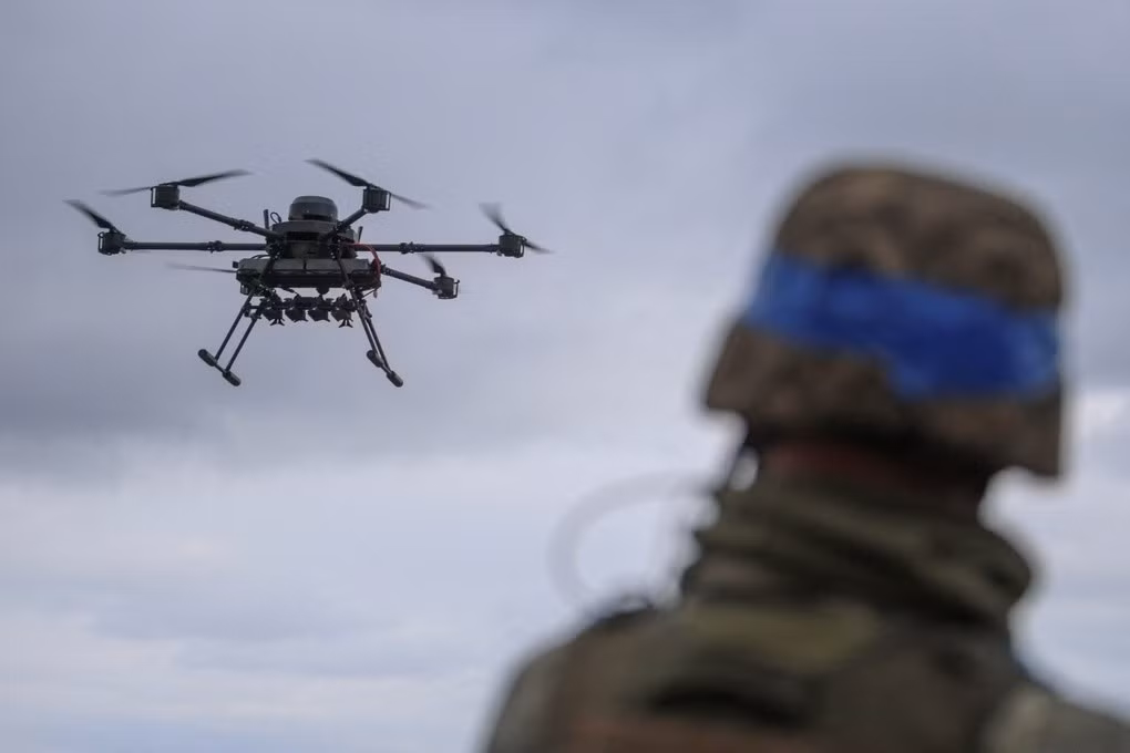 Nguyên nhân của tình trạng này, không chỉ nằm ở số lượng ngày càng tăng của loại UAV cánh cố định của Ukraine, được trang bị hệ thống dẫn đường tự động, mà việc AFU ngày càng sử dụng nhiều UAV FPV, được trang bị thiết bị đầu cuối của hệ thống Internet Starlink của Mỹ.