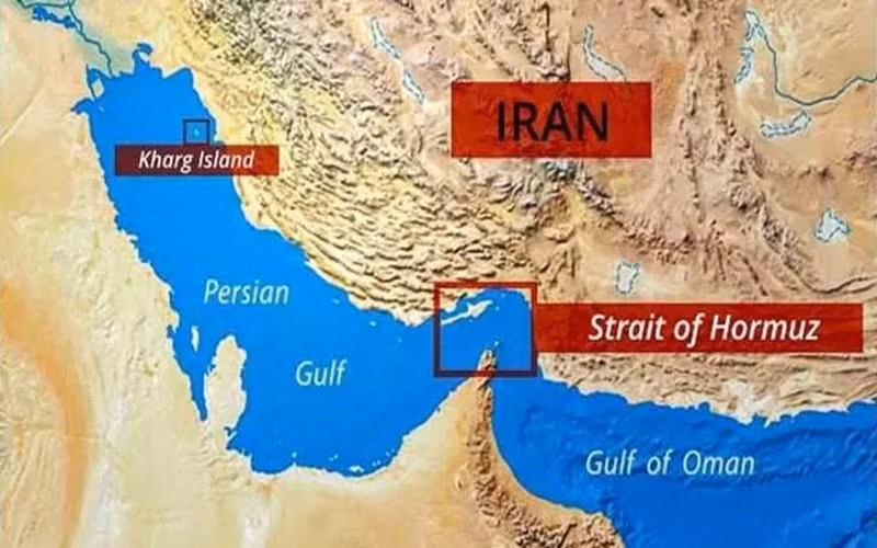 Về phần mình, Tổng thống Mỹ Donald Trump đã đăng tải trên mạng xã hội, rằng Iran đã xác nhận eo biển "đã hoàn toàn mở cửa và sẵn sàng cho tàu thuyền lưu thông tự do”. Eo biển Hormuz là tuyến đường năng lượng toàn cầu quan trọng, đảm nhiệm khoảng 20-25% tổng lượng dầu mỏ vận chuyển bằng đường biển và một phần đáng kể khí đốt tự nhiên hóa lỏng.