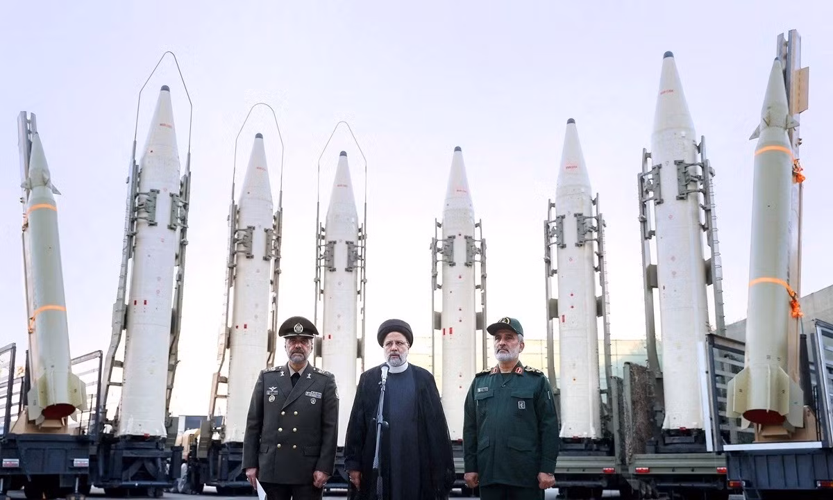 Bản thân Kansian tin rằng hiện nay, kho tên lửa tấn công của Iran lớn hơn nhiều lần so với kho tên lửa đánh chặn của hệ thống phòng không và phòng thủ tên lửa của Mỹ và các đồng minh. Military Watch cũng cho biết, trên thực tế, Mỹ bắt đầu cuộc chiến này với kho vũ khí tên lửa phòng không đã bị suy giảm nghiêm trọng.