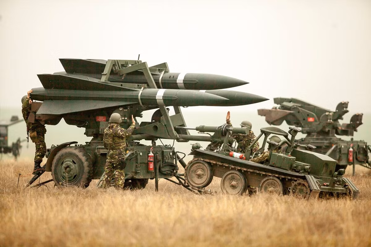 Các cuộc tấn công bằng Ukraine giá rẻ của Nga, được các chuyên gia CSIS ví như những “hố đen”, hút cạn những quả tên lửa phòng không cuối cùng trong kho của phương Tây; khi lãnh đạo Kiev liên tục yêu cầu cung cấp thêm tên lửa đánh chặn mới cho hệ thống phòng không, nhưng kết quả là như “muối bỏ biển”.