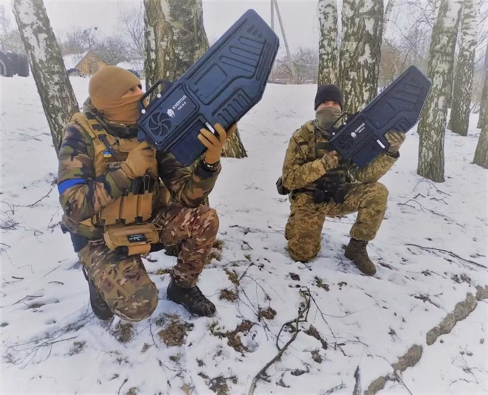 Một binh sĩ Ukraine có biệt danh Andrii, thuộc Tiểu đoàn UAV 419, đã kể về vụ tấn công của Rubicon mà anh tận mắt chứng kiến: "Súng chống UAV của chúng tôi hoàn toàn không thể bắn trúng những 'bóng ma' này; chúng giống như đôi mắt tử thần, có mặt ở khắp mọi nơi”.
